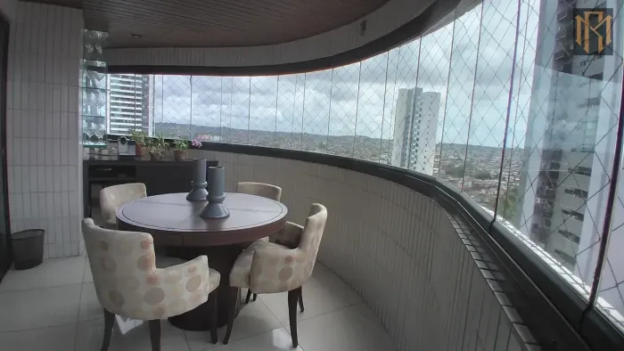 Apartamento com 4 suítes, varanda, 220m² em Monteiro