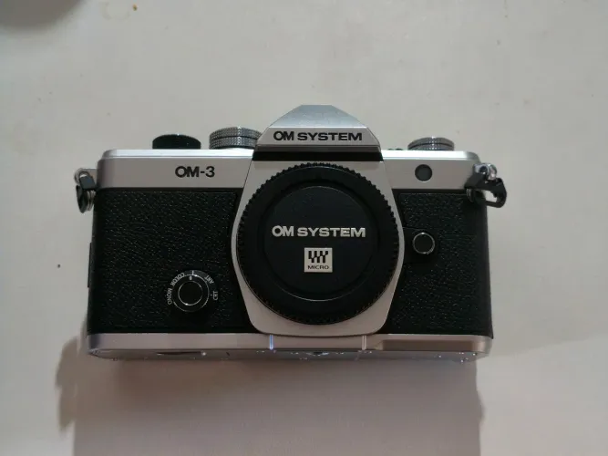 Câmera OM System OM-3 prata