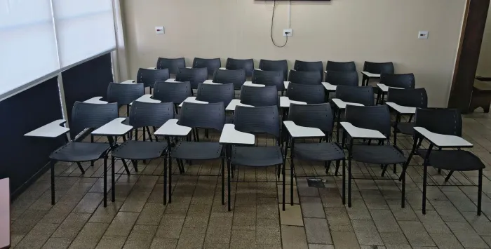 Cadeiras Universitárias Modelo Iso