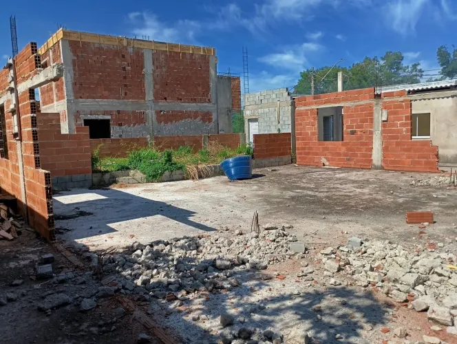 Vendo lote com construção 