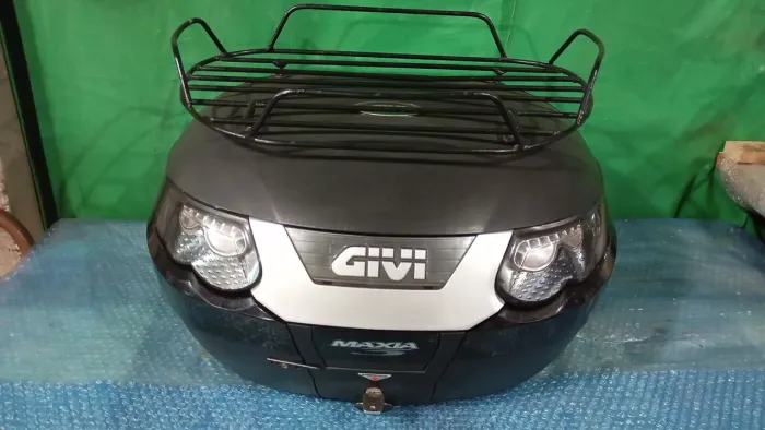 Baú GIVI modelo Maxia 3 de 55litros