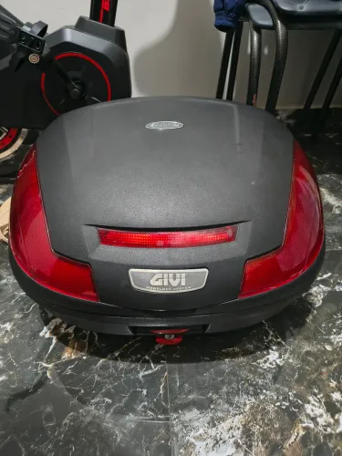 Baú Givi 47 litros