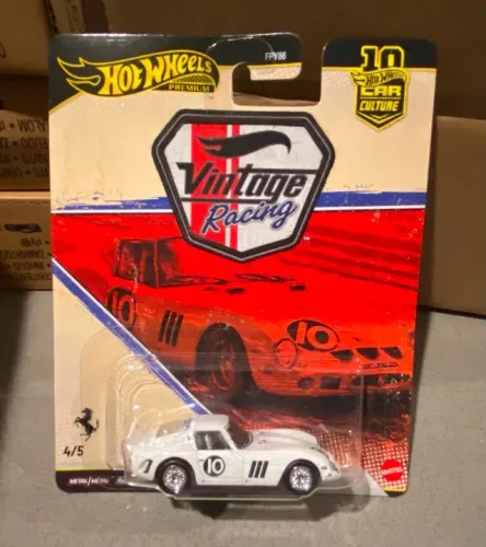 Hot Wheels Premium - Ferrari 250 GTO Branca - Vintage Racing Car Culture
