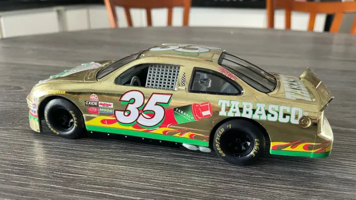 Miniatura NASCAR 1:24 Tabasco gold