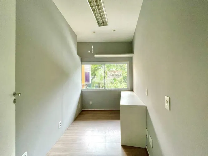 Sala Comercial de 30m² na Barra da Tijuca Próx. Churrascaria Rio Brasa | Venda