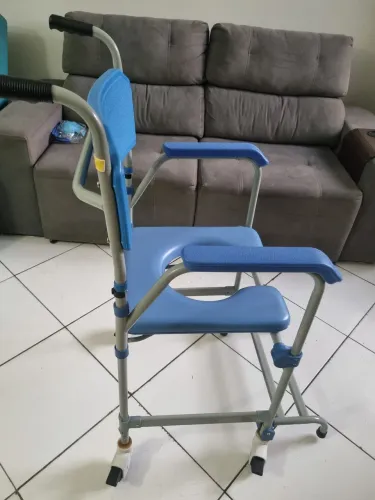 Cadeira de banho PRO400 da Procirúrgica. Capacidade 150 kg. 56 cm largura. Ótimo estado
