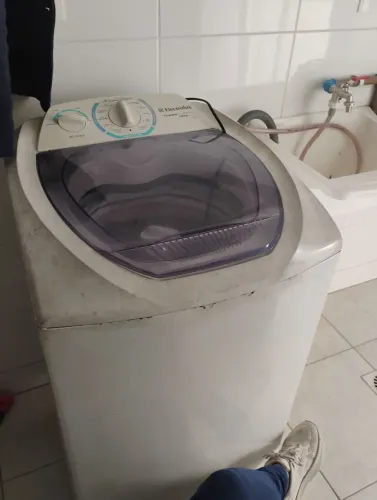 Máquina de lavar roupa com defeito
