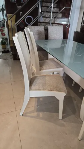 Vendo 08 cadeiras de mesa de jantar 
