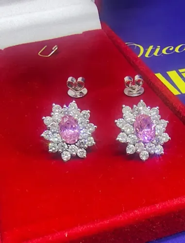 Brincos Pedras Zircônias Ouro 18 Kilates Peso 5.62 Gramas 16 mm x 13 mm                   