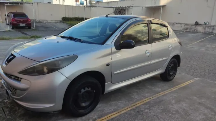 Peugeot 207 XR 1.4 Flex 8V 5P 2011