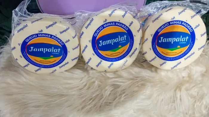 Queijo e biscoito amanteigado variado