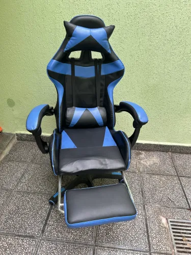 Cadeira gamer com encosto nos pés