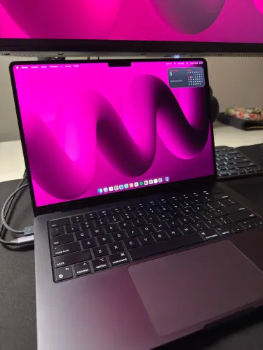 MacBook Pro m3 18GB 1TB SSD