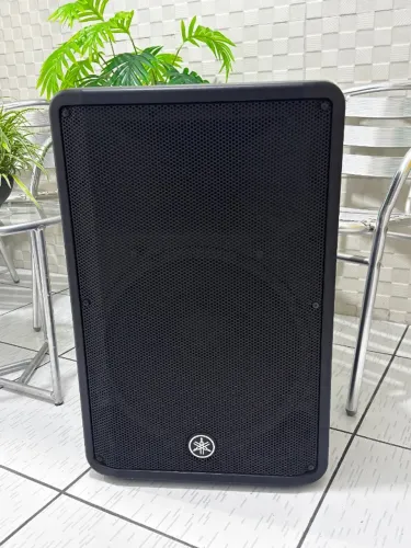 Caixa De Som Acústico Ativa 74w Yamaha Dbr15 Bra Preto