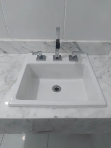 Lavatório de mármore
