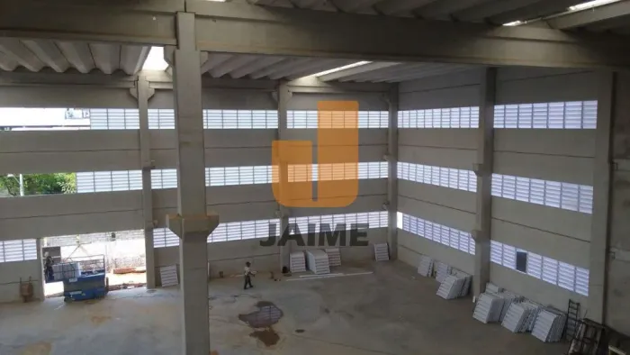 Galpão 4611 m² na Rua Amedéa Centini, Jardim Pereira Leite