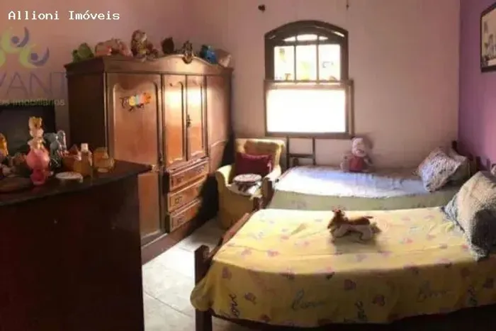 Casa para Venda em Poá, Centro, 2 dormitórios, 1 suíte, 1 banheiro, 10 vagas