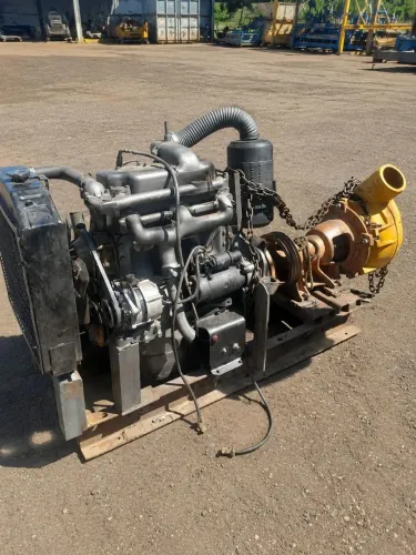 Motor Mercedes-Benz 4 cilindros com bomba draga de 6 polegadas
