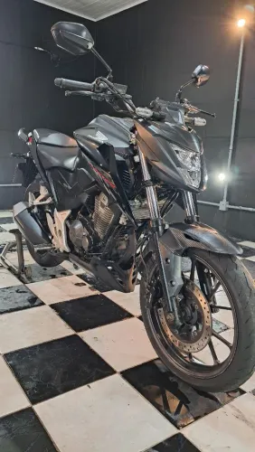CB 300F Twister 2023 - Excelente