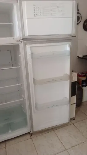 Vende-se geladeira