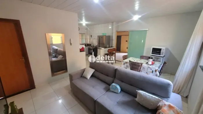 Casa com 3 quartos disponível para venda no bairro Minas Gerais em Uberlândia-MG