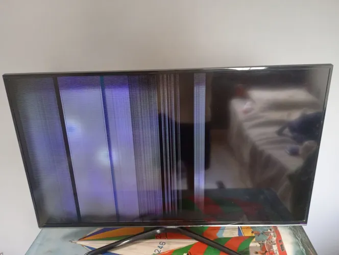 Smartv Samsung 40pol.( Defeitos na tela. )
