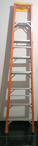 Escada de Fibra de Vidro - LEIA O ANÚNCIO ANTES DE ENTRAR EM CONTATO