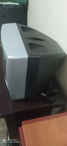 Tv de tudo pequena e antiga