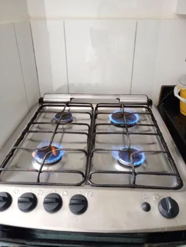 Estou doando este fogão funcionando só tem que trocar peças