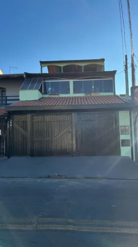 Sobrado com terraço e ponto comercial com 250m.