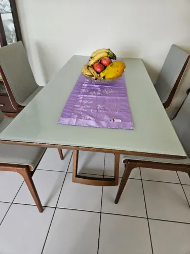 Vendo mesa jantar retangular com 4 cadeiras