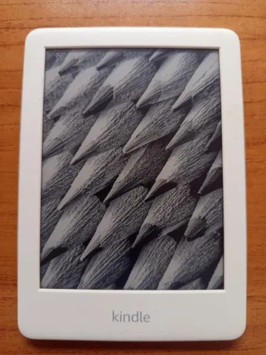 Vendo esse belo Kindle de 10a geração com 2.75 GB de espaço interno