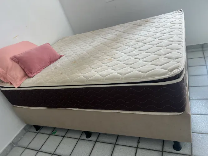 Cama de casal com base