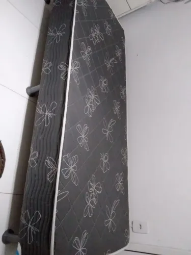 Vende-se essa cama box solteirão