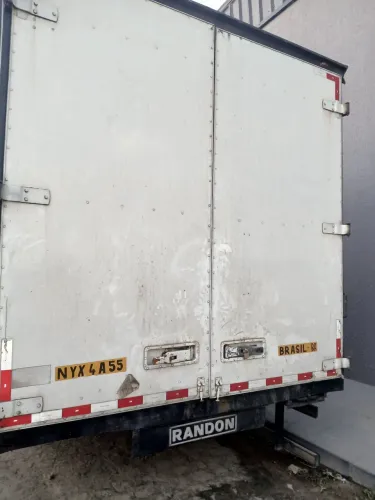 Vendo ou troco  bau Radom 10 metros  piso de ferro  com proteção  lateral 