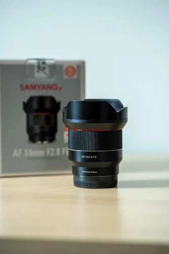 Lente Samyang 14mm f/2.8 AF SONY Full Frame - Impecável