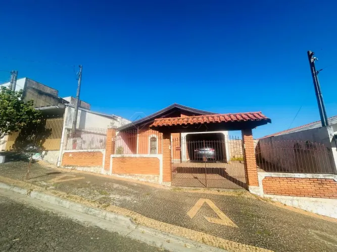 Casa térrea à venda no bairro Vila Bertini em Americana/SP