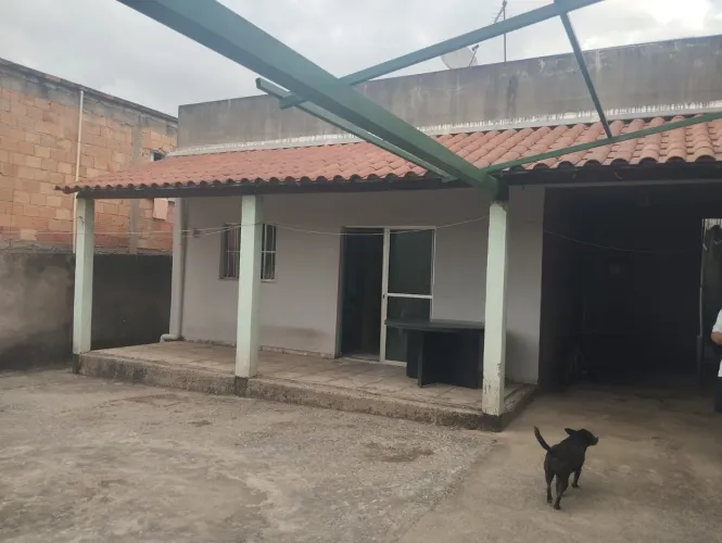 Casa à Venda no Bairro Maria Helena