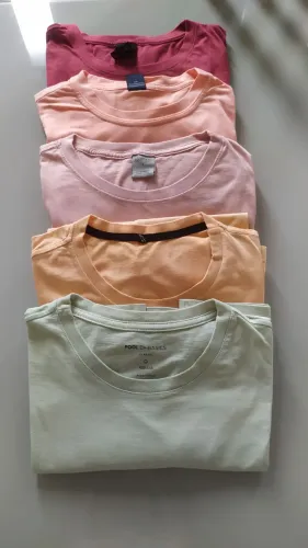 Cinco camisetas em malha masculina Tam M