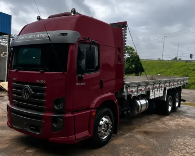 Vw 24-250 2011 6x2 teto alto