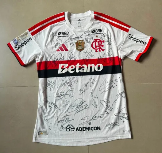 Camisa Flamengo Pedro de Jogo autografada pelo elenco 2026
