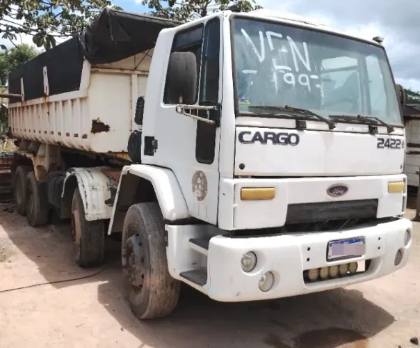 Baixou Ford Cargo Ano 2006, Modelo 2422 E, Bitruck, com Caçamba.