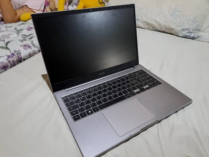 Samsung Book (modelo NP550XCJ) completo com carregador original por 450 reais