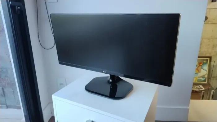 Monitor LG UltraWide 25" Full HD (2560x1080) 21:9 - Estado de Novo / Pouquíssimo Uso