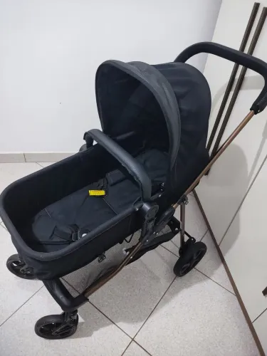 Carrinho e Bebê Conforto+Base Galzerano (Zero sem marcas de uso)