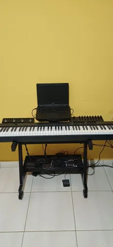 Piano digital como controlador com notebook Dell i5