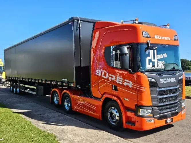 Scania R460 SUPER 6x2 Ano 24 Baixo km Geladeira + Sider Facchini ano 26 0km 30 plt 15.40