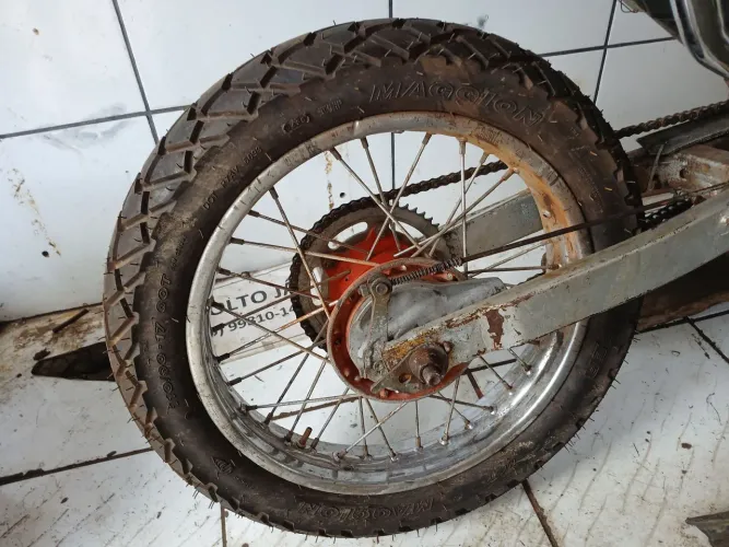 Pneu de bros 150<br>Dianteiro 90/90/21