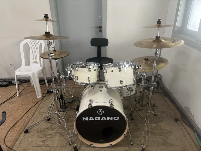 Bateria Nagano Concert Traditional + 6 Cases + Peles Evans