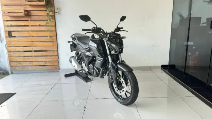 YAMAHA FZ15 ABS 2023 PRETA COM 20.000 KM